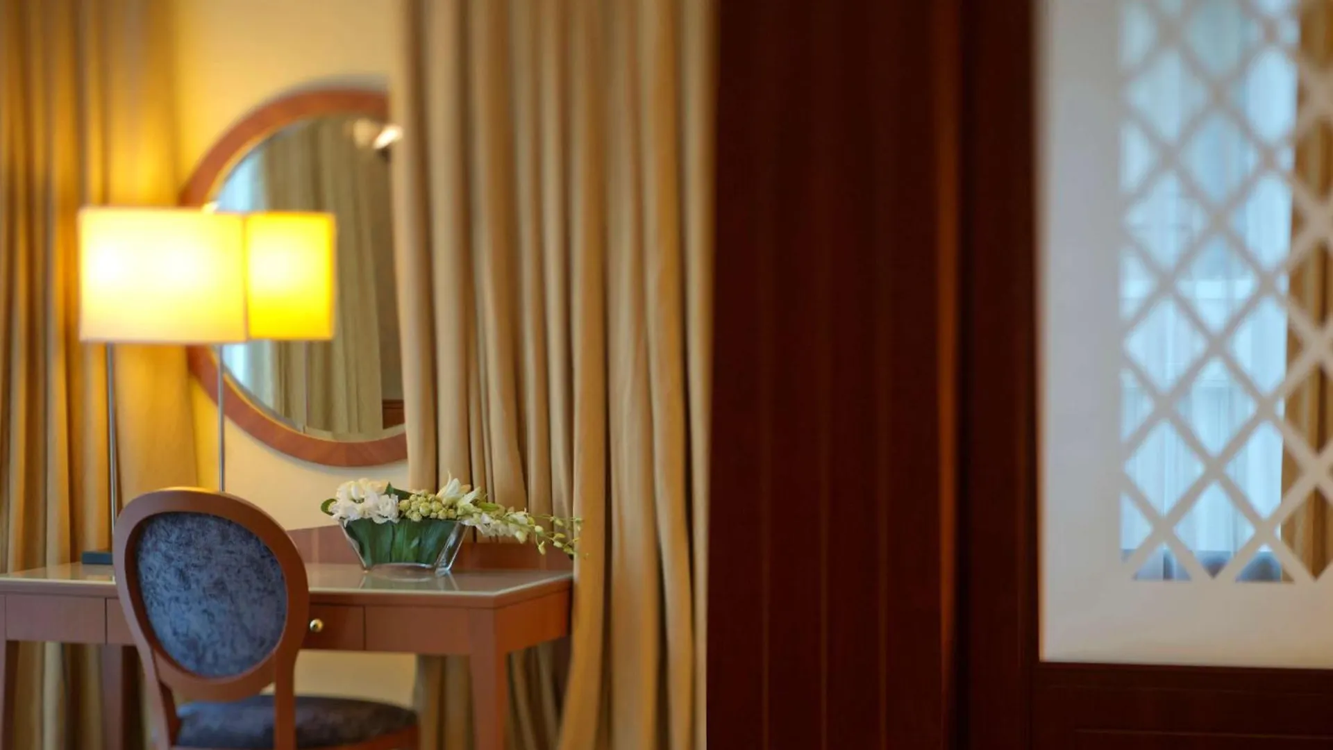 Hotel Radisson Blu Martinez Beirut