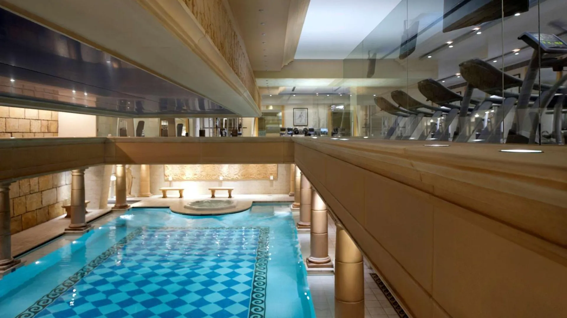 Radisson Blu Martinez Beirut Hotel 5*,