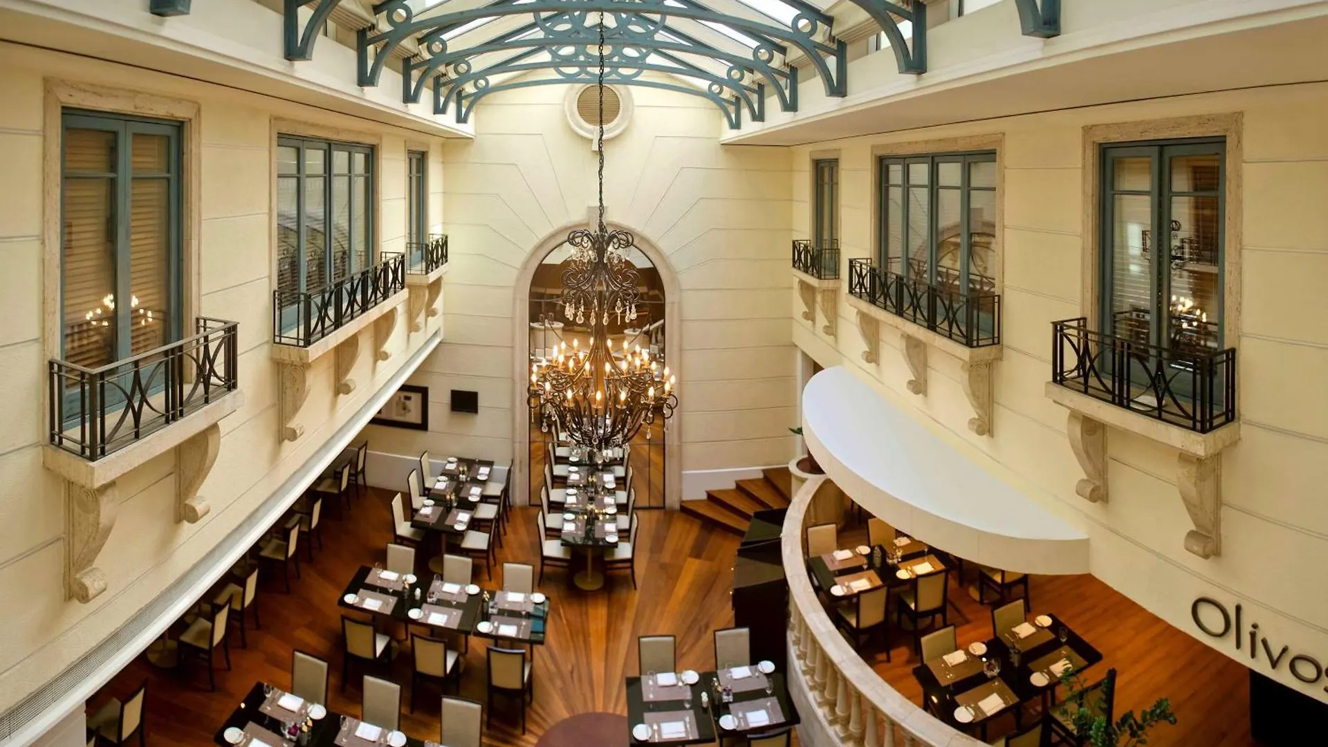 Hotel Radisson Blu Martinez Beirut 5*,